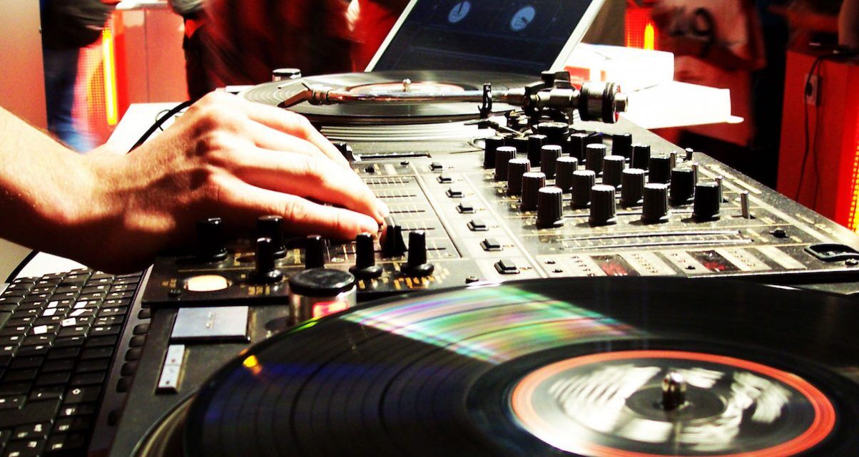DJ
