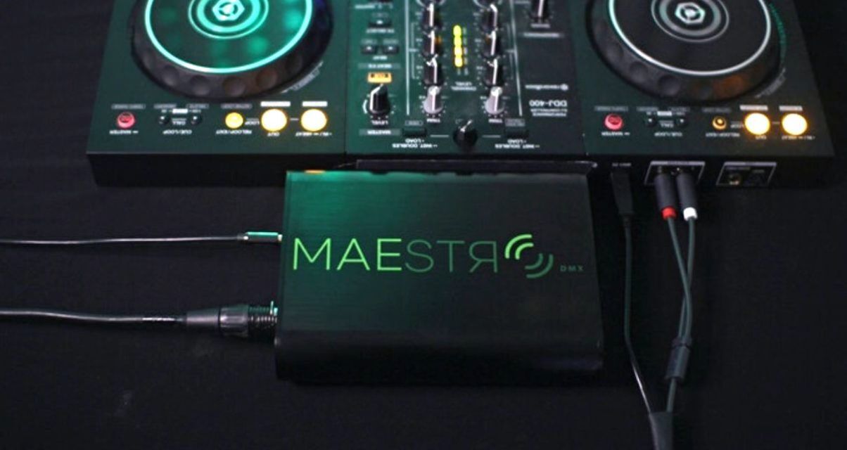 MaestroDMX lighting tool in front of DDJ-400 controller