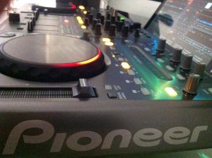 Pioneer パイオニア DDJ-T1 DJ Pioneer DDJ-T1 DJ Controller for Traktor | zZounds