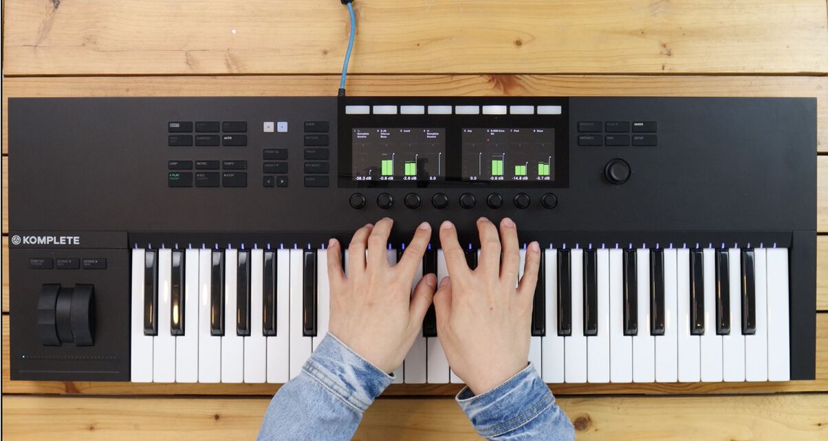 【新品】Komplete Kontrol S49 Mk2 Vapor Gray Native Instruments Komplete Kontrol S49 49-Key Controller