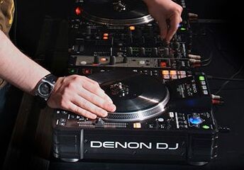 Review & Video: Denon DJ SC3900 Digital Turntable Controller