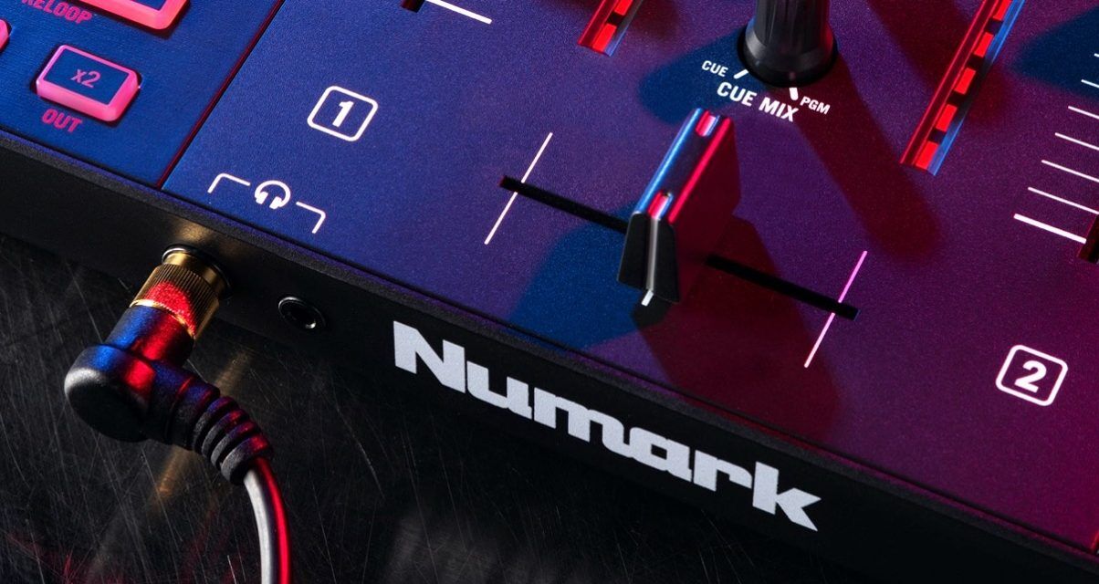 Numark Mixtrack Platinum FX Review - Digital DJ Tips