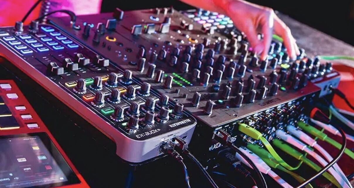 Vestax VAI-80 USBオーディオインターフェース Vestax VAI-80 Review: We Rank 'The Tank'! - Digital DJ Tips