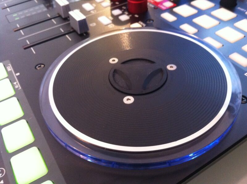 Review & Video: Vestax VCI-400 DJ Midi & Audio Controller