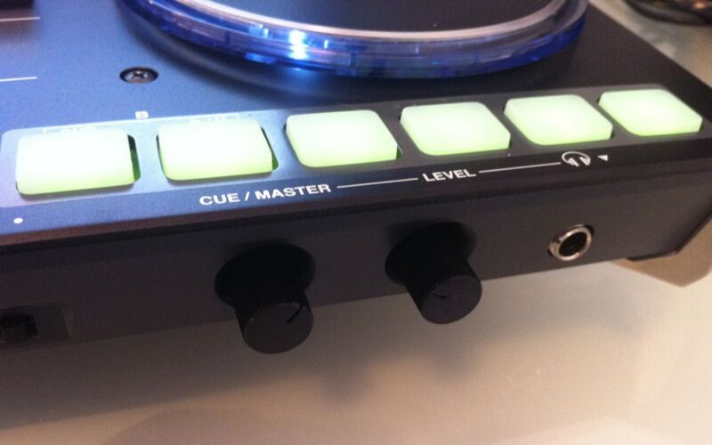 Review & Video: Vestax VCI-400 DJ Midi & Audio Controller