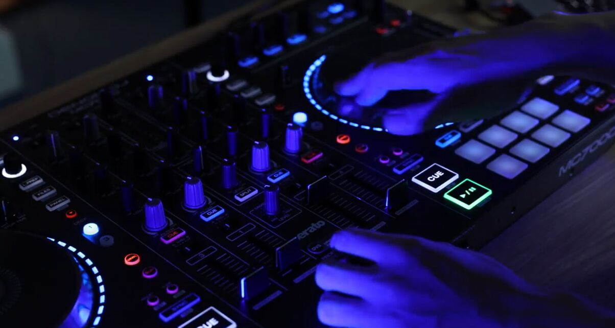 Denon DJ MC7000 Controller Review - Digital DJ Tips