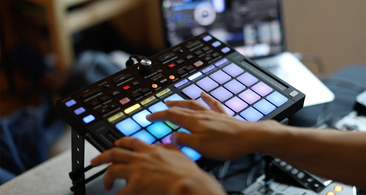 Pioneer DJ DDJ-XP1 Controller Review - Digital DJ Tips