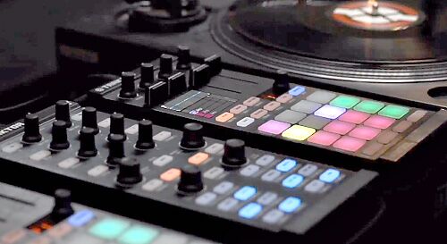 Native Instruments Traktor Kontrol Z2 Mixer Review - Digital DJ Tips