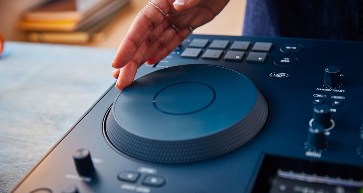 AlphaTheta Omnis Duo All-In-One DJ System Review