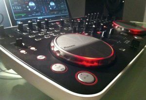 Review & Video: Pioneer DDJ-ERGO-V DJ Controller - Digital DJ Tips