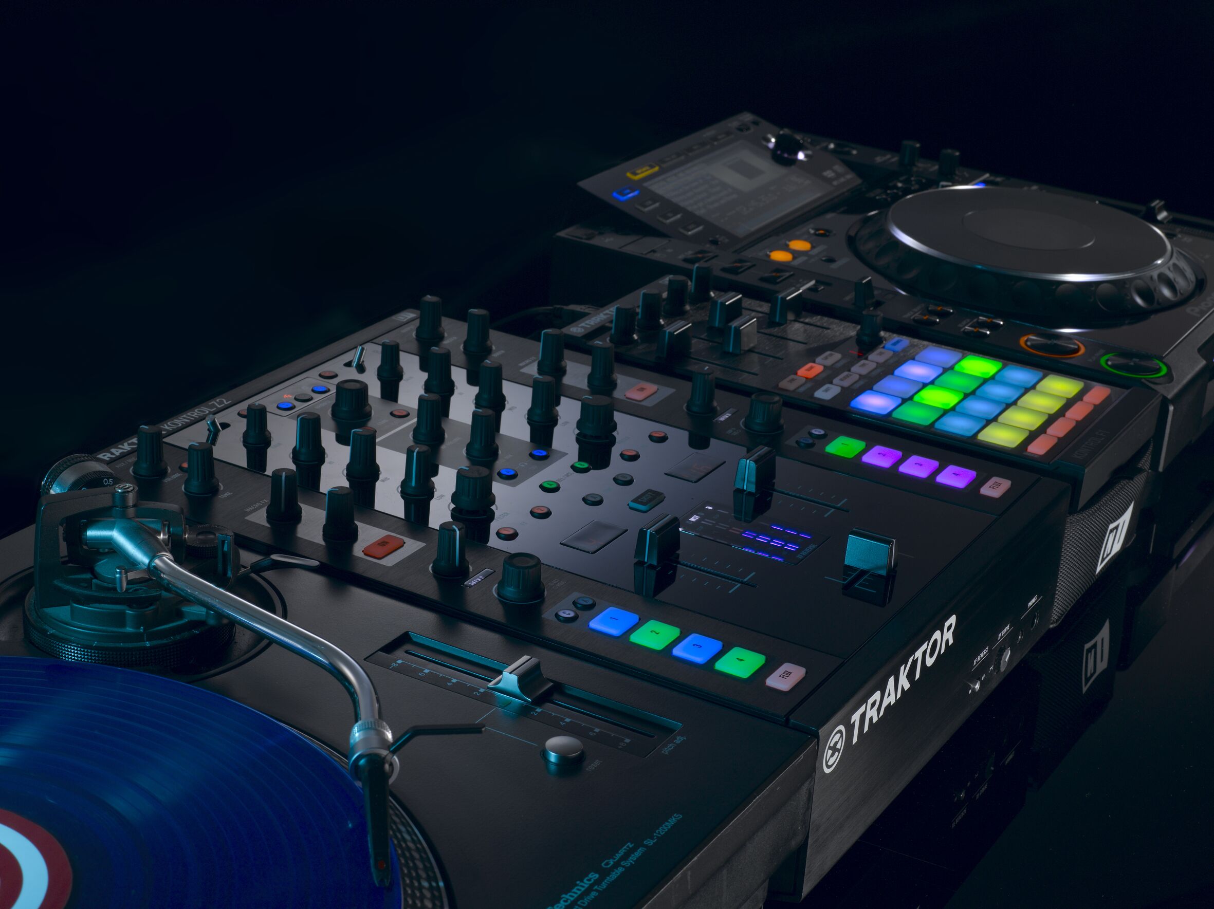 Traktor Kontrol Z2 Pro DJ mixer